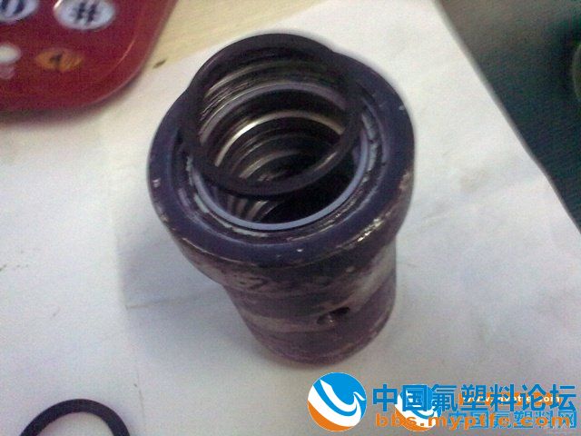 旋转接头氟橡胶密封圈的耐腐蚀和耐磨性能2