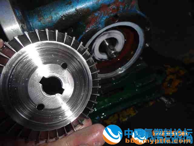 四氟块与不锈钢叶轮侧面相摩擦问题